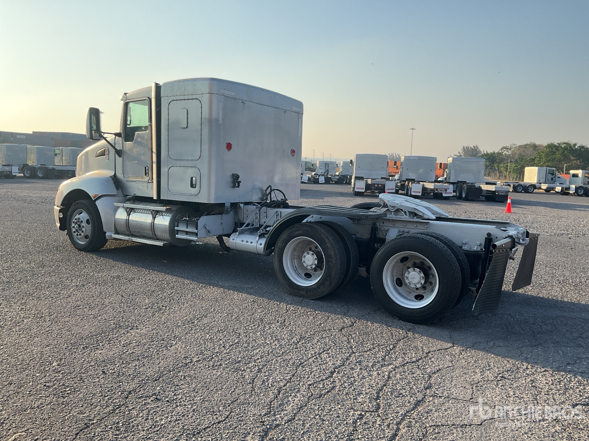 General Appearance with Imagen: esquina trasera izquierda