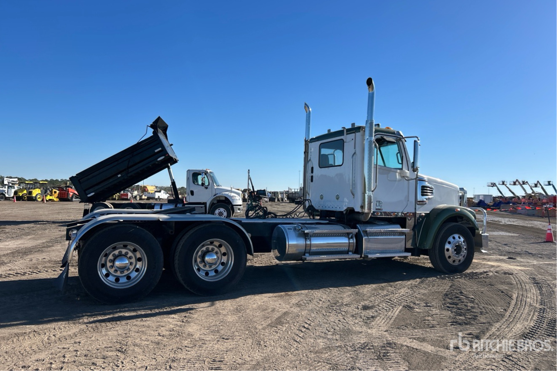 Aspect général with Image, coin arrière droit