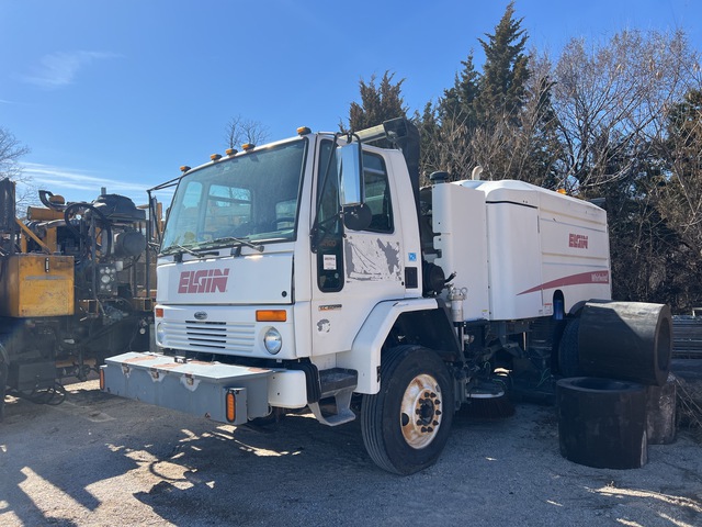2005 Elgin Whirlwind on 2006 Elgin SC-8000 Sweeper Truck 2005 Elgin Whirlwind on 2006 Elgin SC-8000 Sweeper Truck