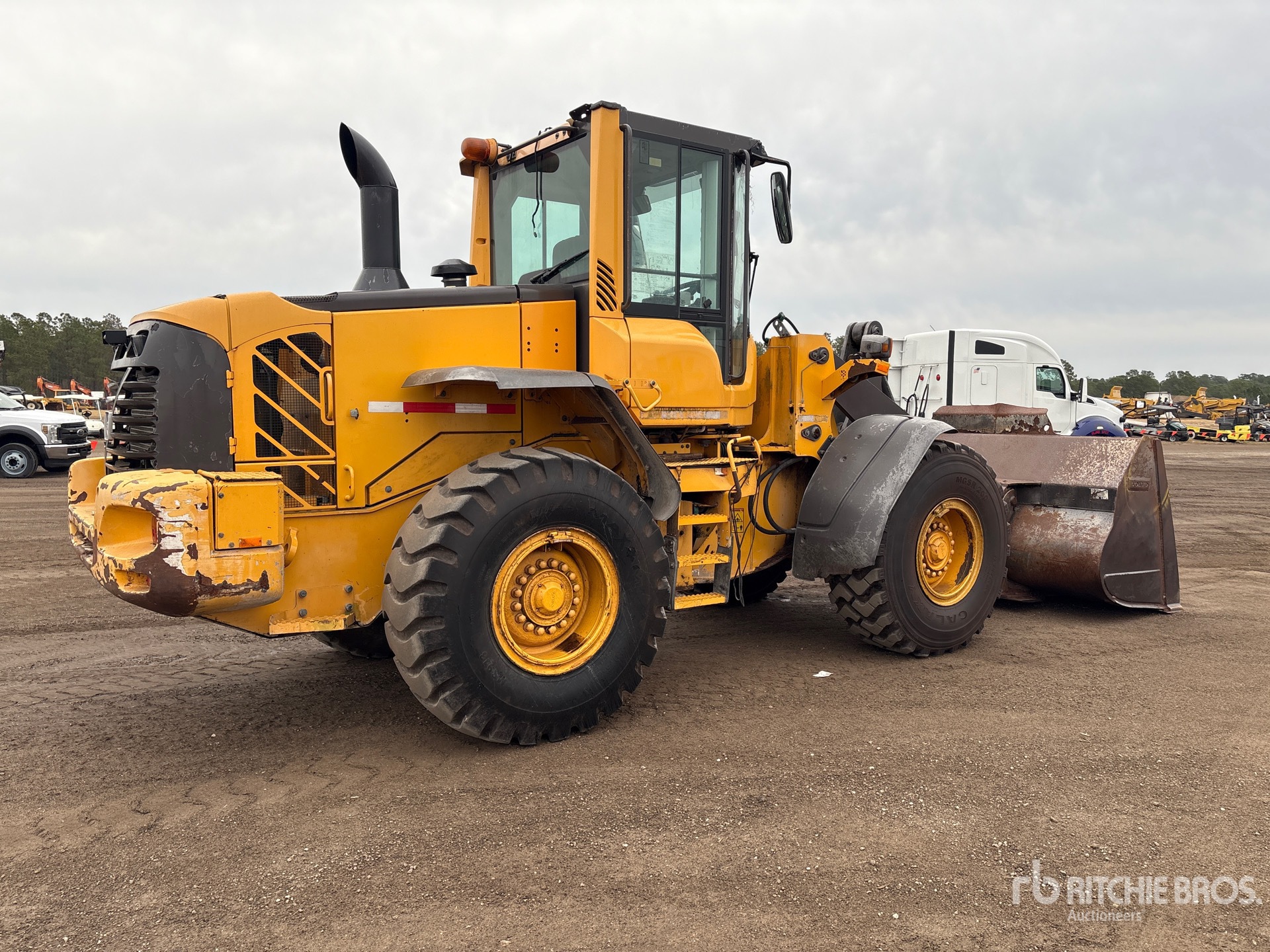 Aspect général with Image, coin arrière droit