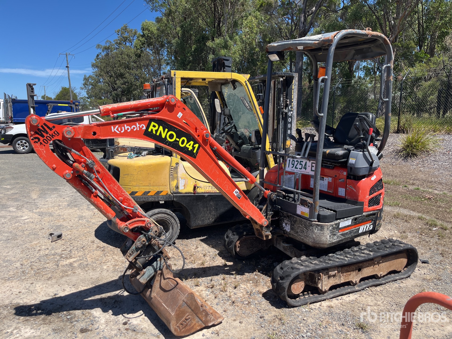 General Appearance with Picture, Left Front Corner