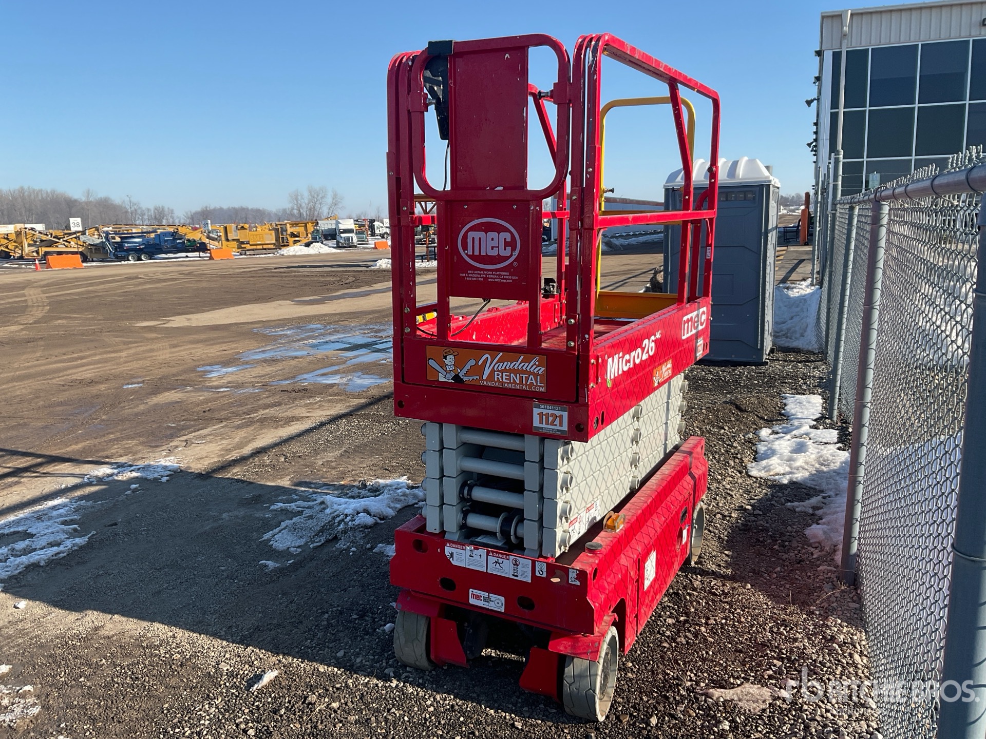 General Appearance with Bild, Ecke vorne links