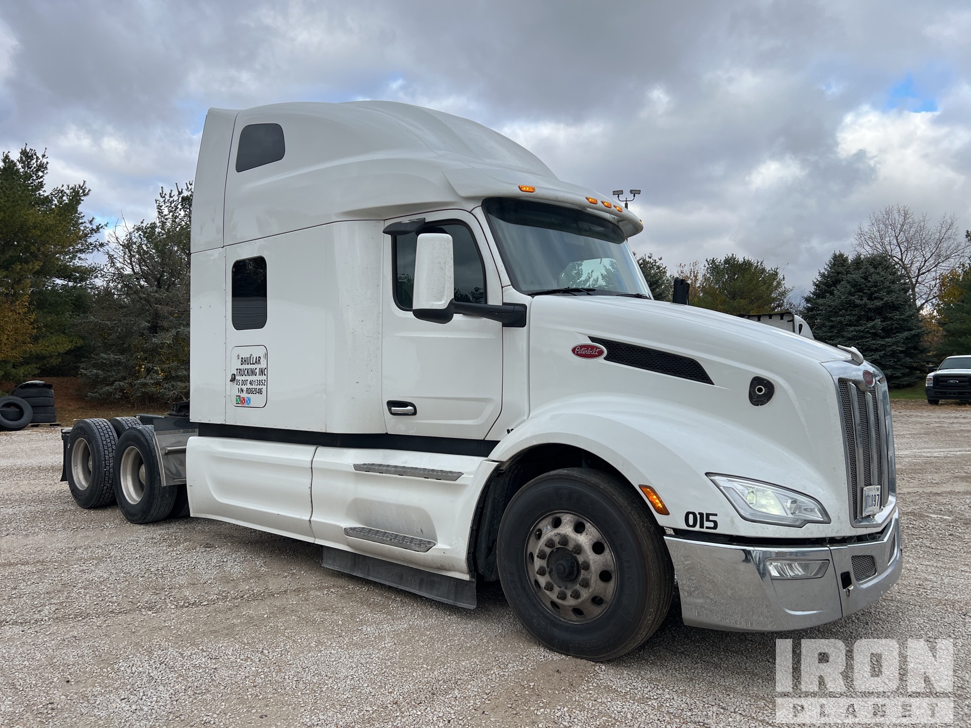 General Appearance with Picture, Right Front Corner