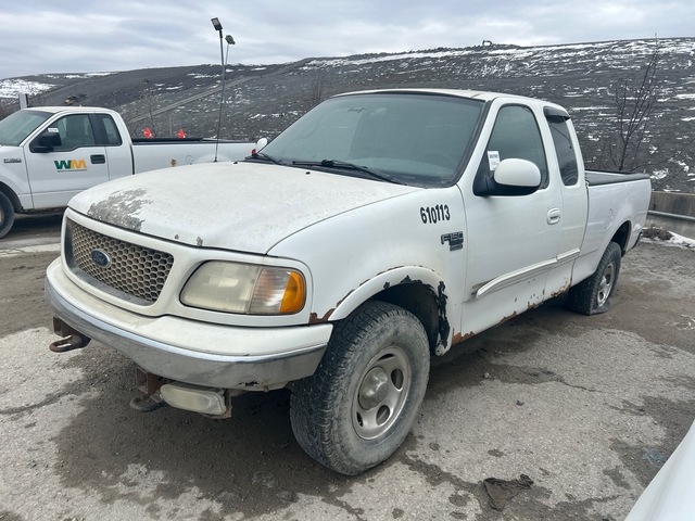 2001 Ford F-150 XL 4x4 Extended Cab Pickup
