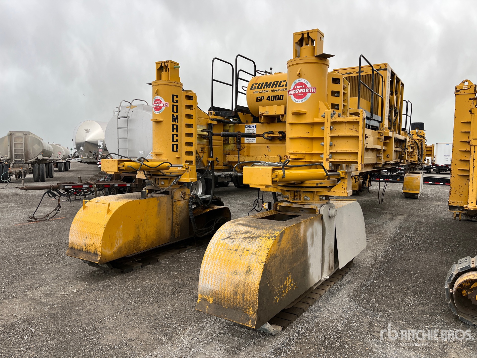 General Appearance with Foto, angolo anteriore sinistro