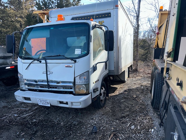 2008 Isuzu W4500 4x2 Van Truck (Inoperable) 2008 Isuzu W4500 4x2 Van Truck (Inoperable)