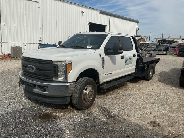 2017 Ford F-350 XL 4x2 Crew Cab Flatbed Truck