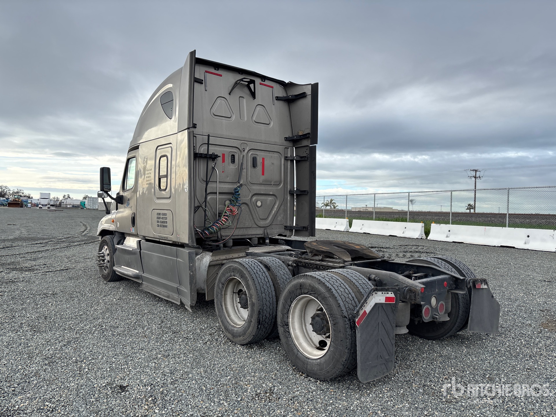 Aspect général with Image, coin arrière gauche