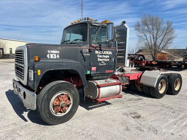 1995 Ford L9000 6x4 T/A Day Cab Truck Tractor