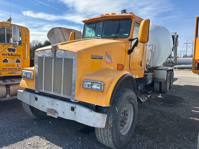 2004 Kenworth W900B 8x4 Mixer Truck