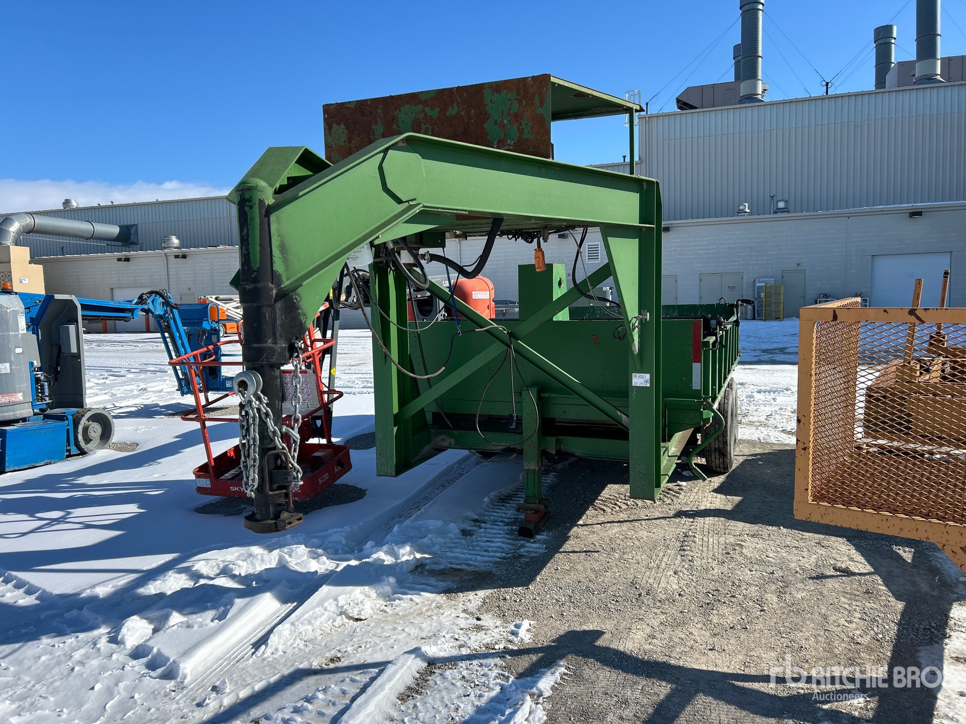 General Appearance with Bild, Ecke vorne links