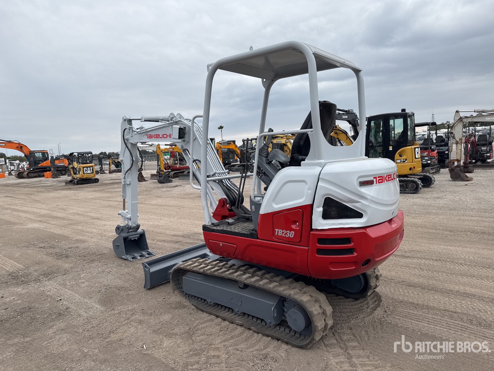 General Appearance with Foto, angolo posteriore sinistro