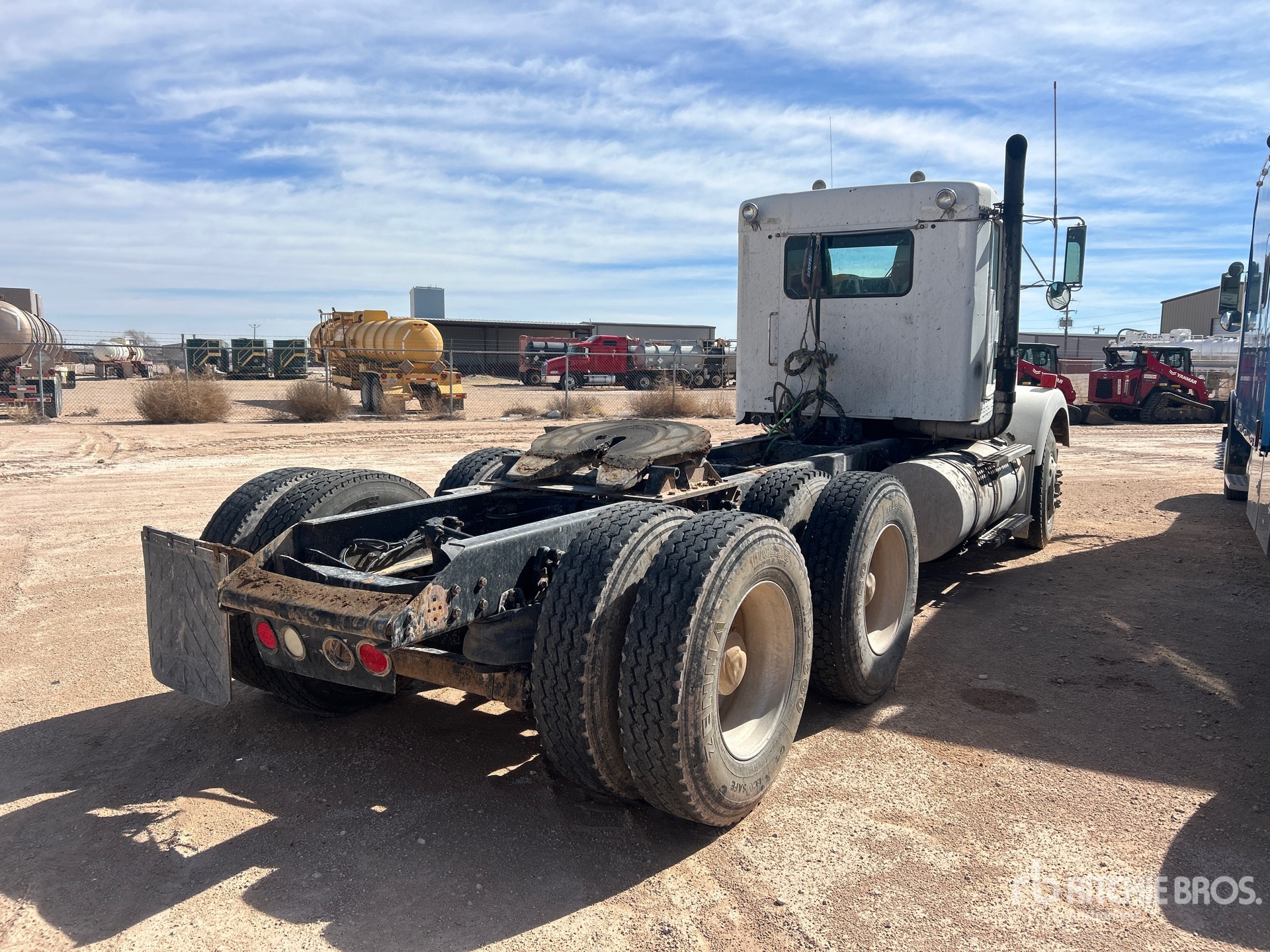 General Appearance with Foto, angolo anteriore sinistro