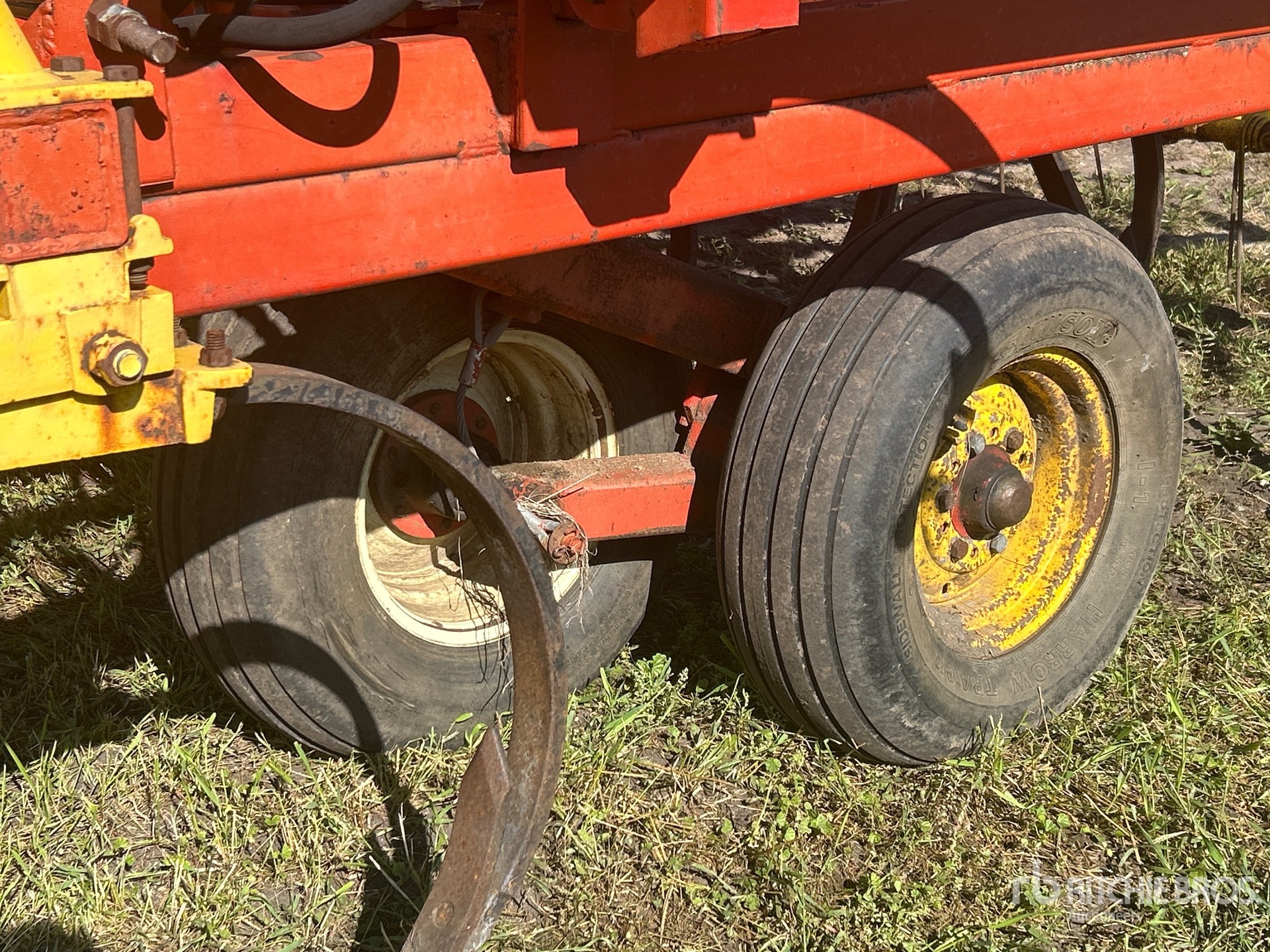 Bourgault COMMANDER 34-38