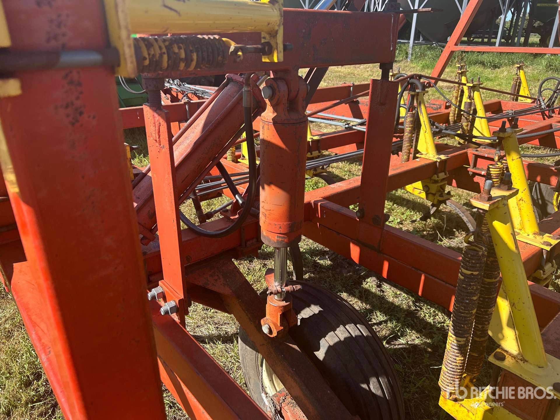 Bourgault COMMANDER 34-38