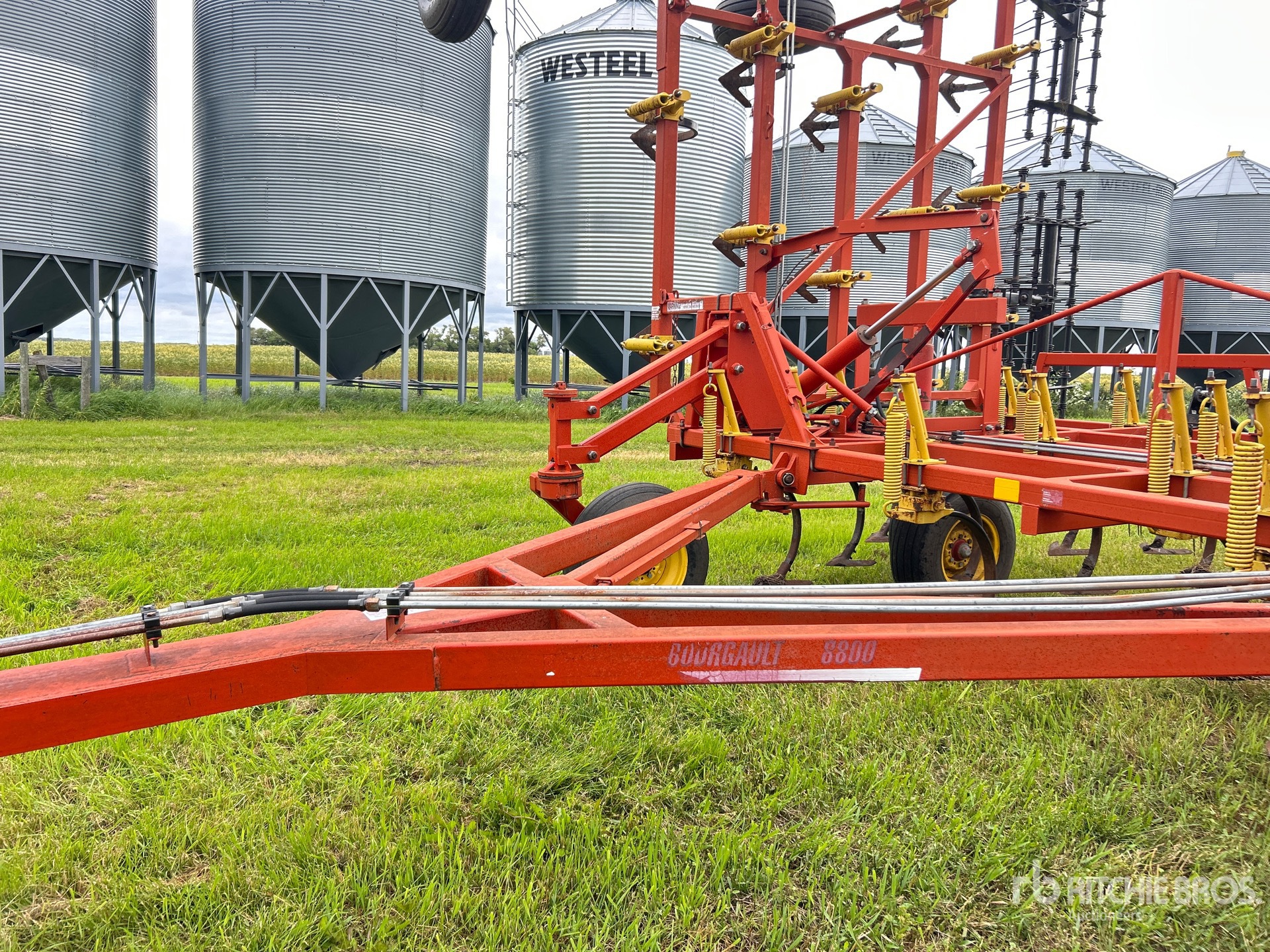 Bourgault 8800