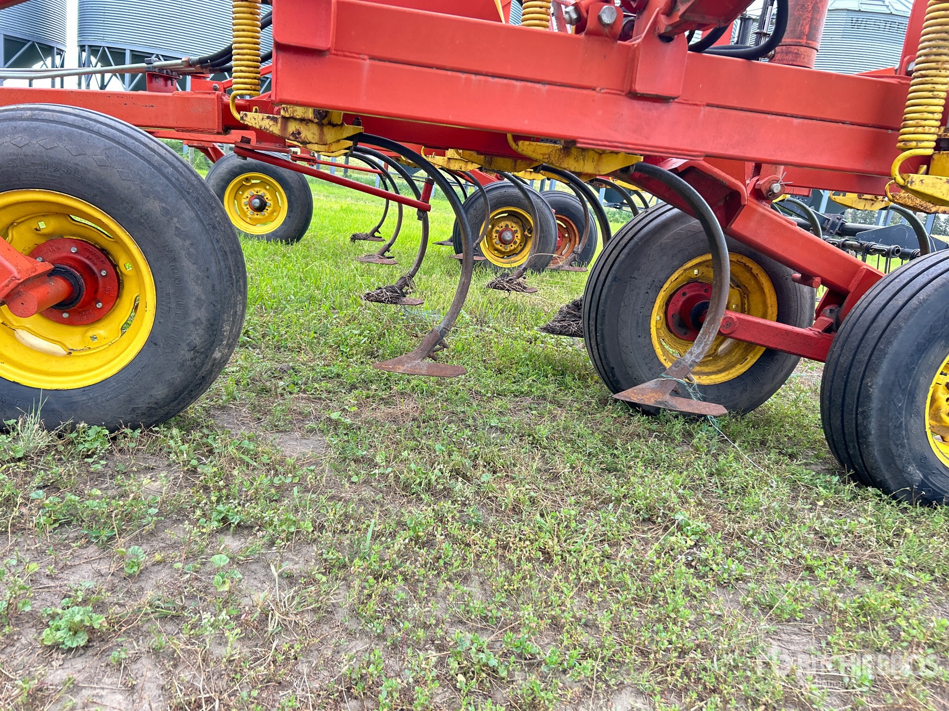 Bourgault 8800