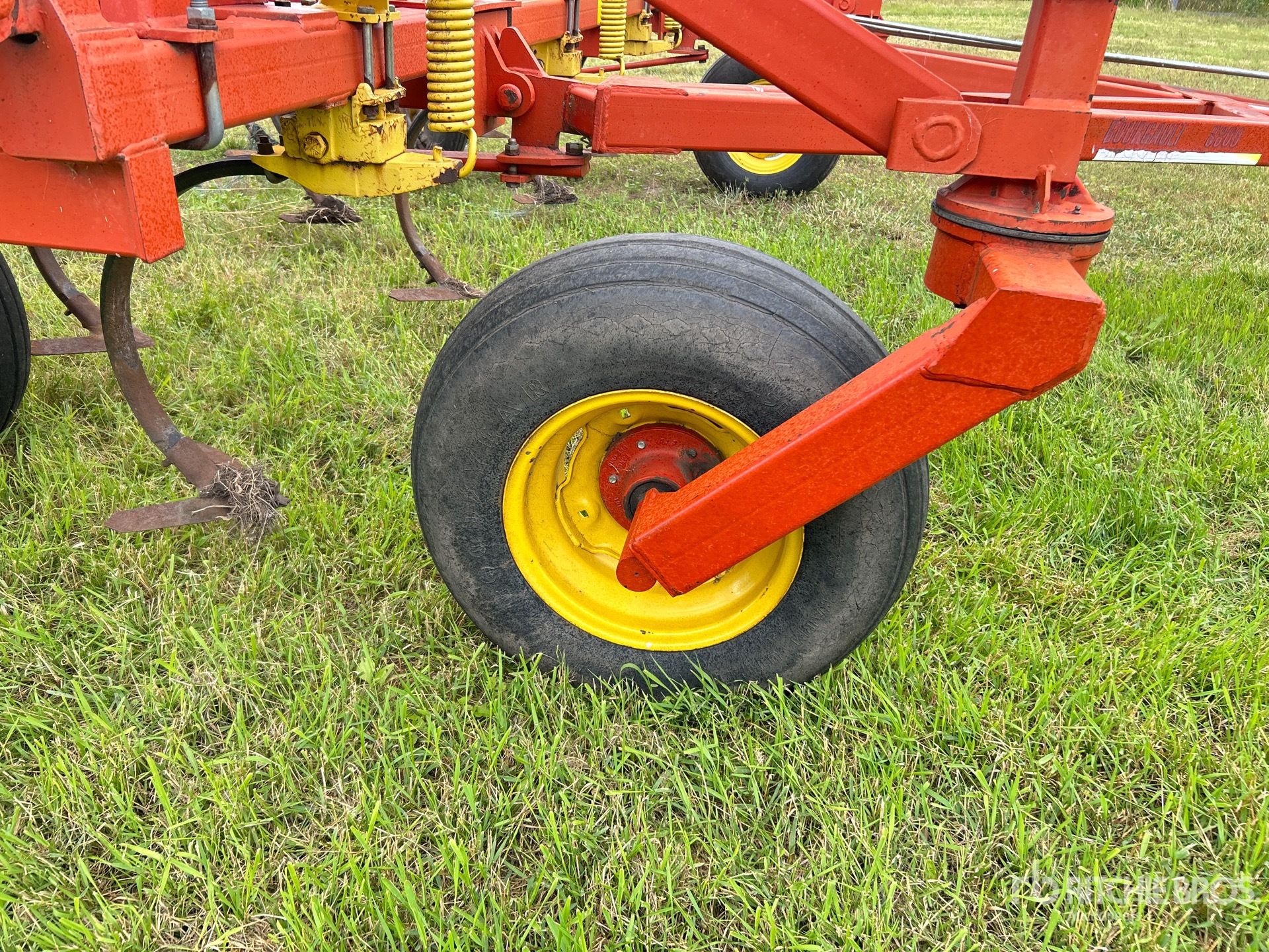 Bourgault 8800