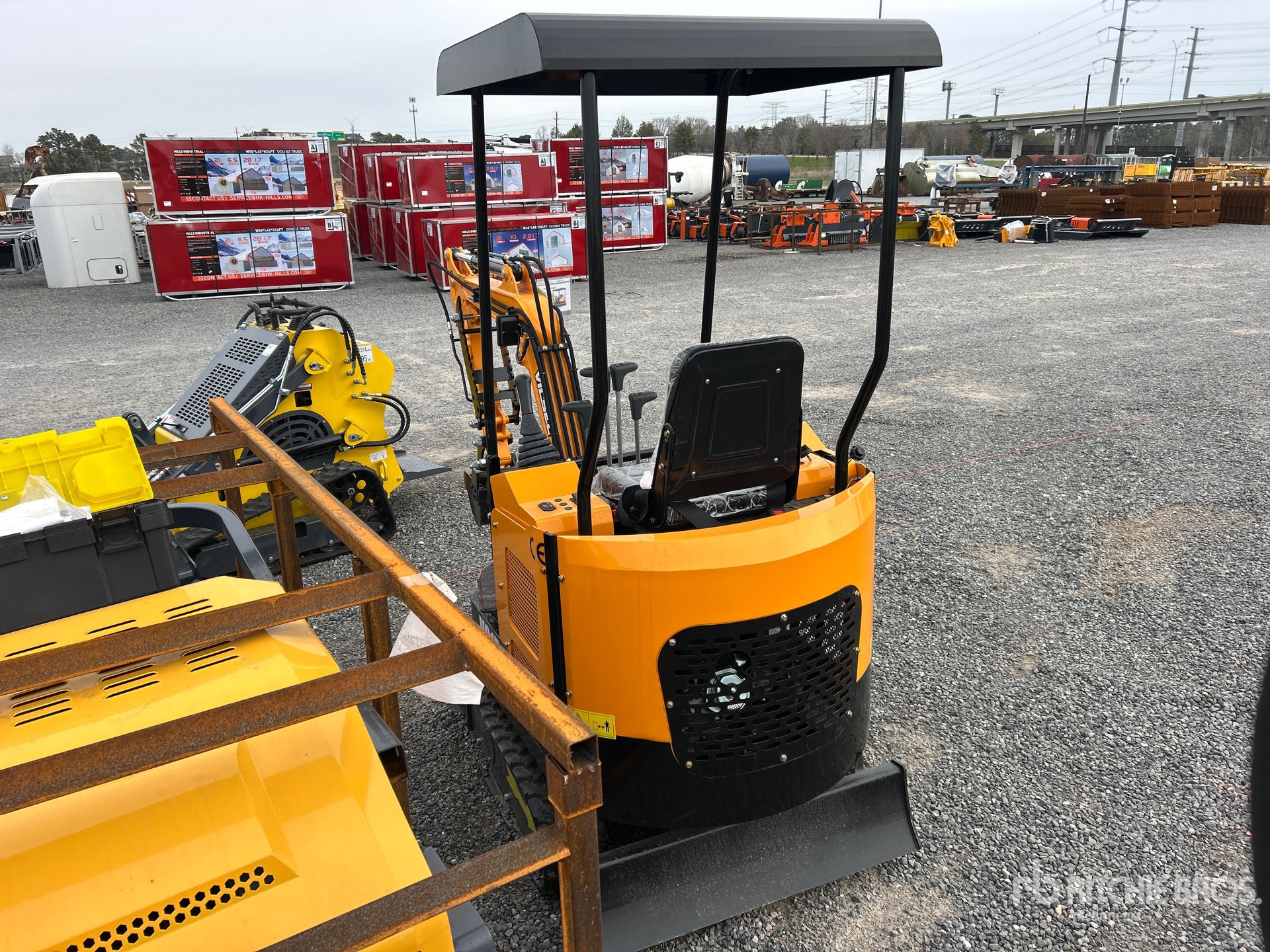 General Appearance with Foto, angolo posteriore sinistro