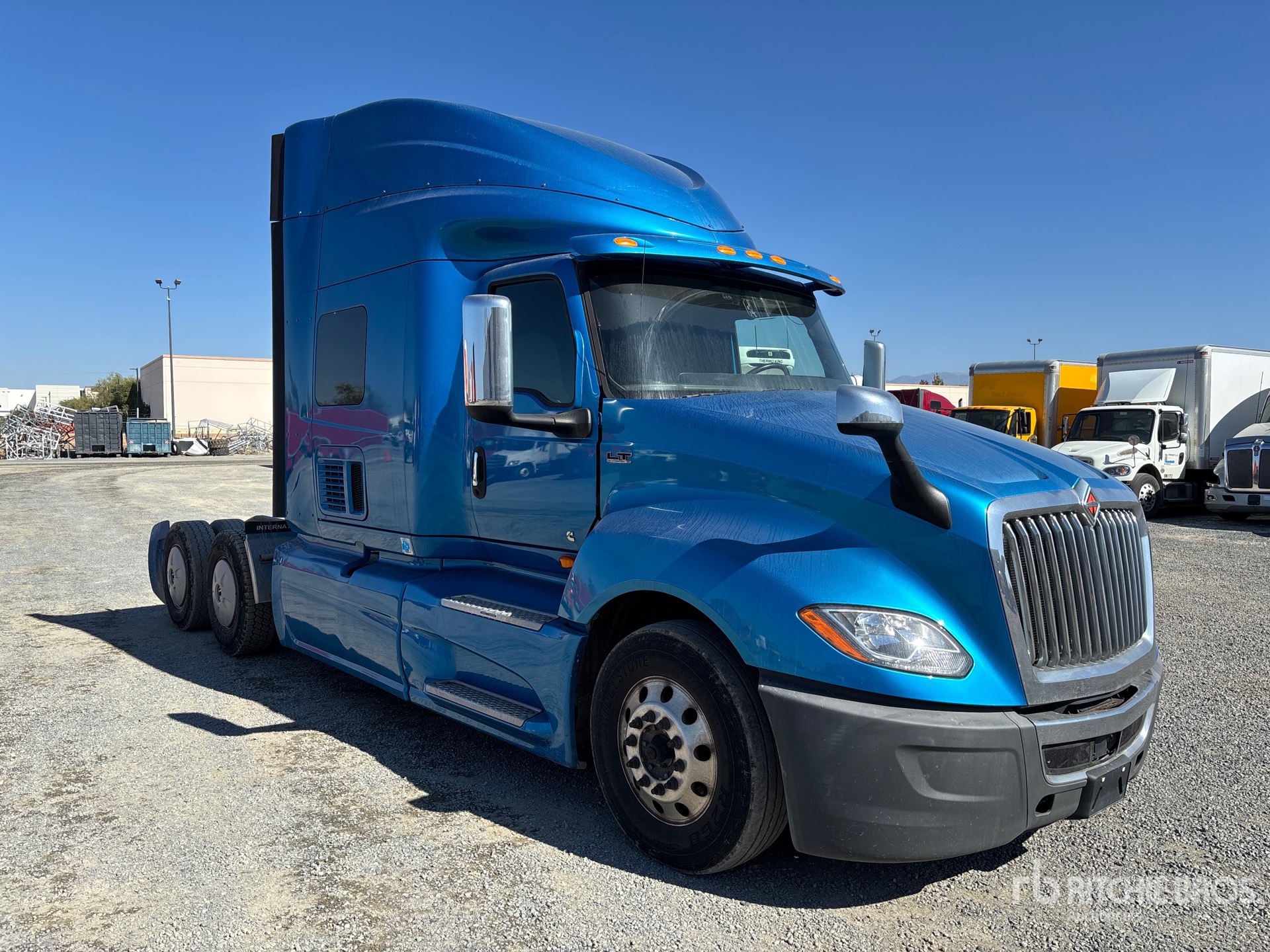 General Appearance with Image, coin avant droit