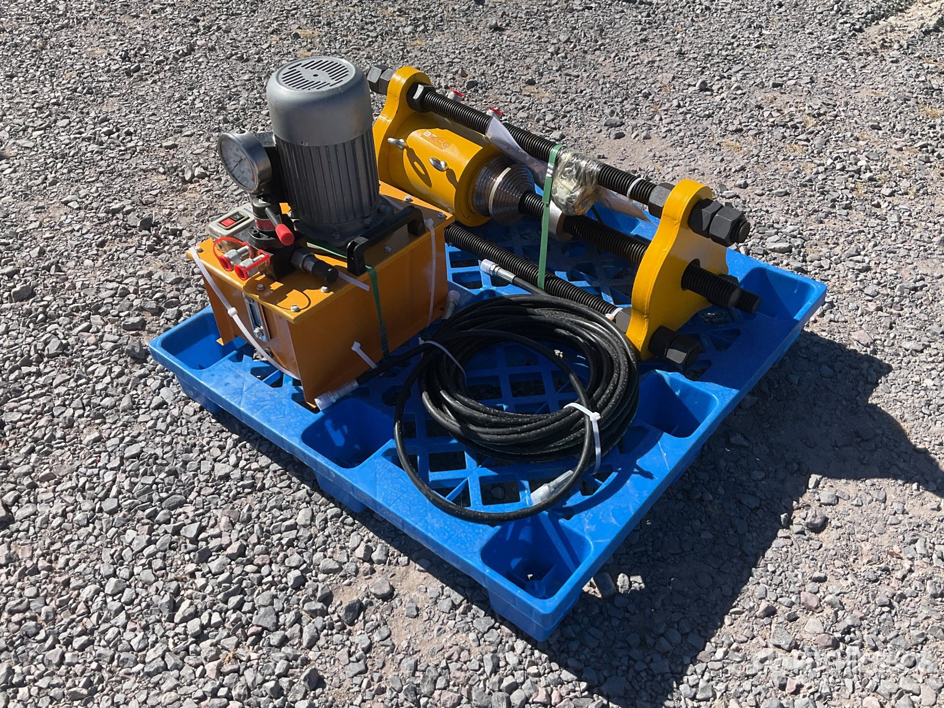 Aspect général with Image, coin arrière droit