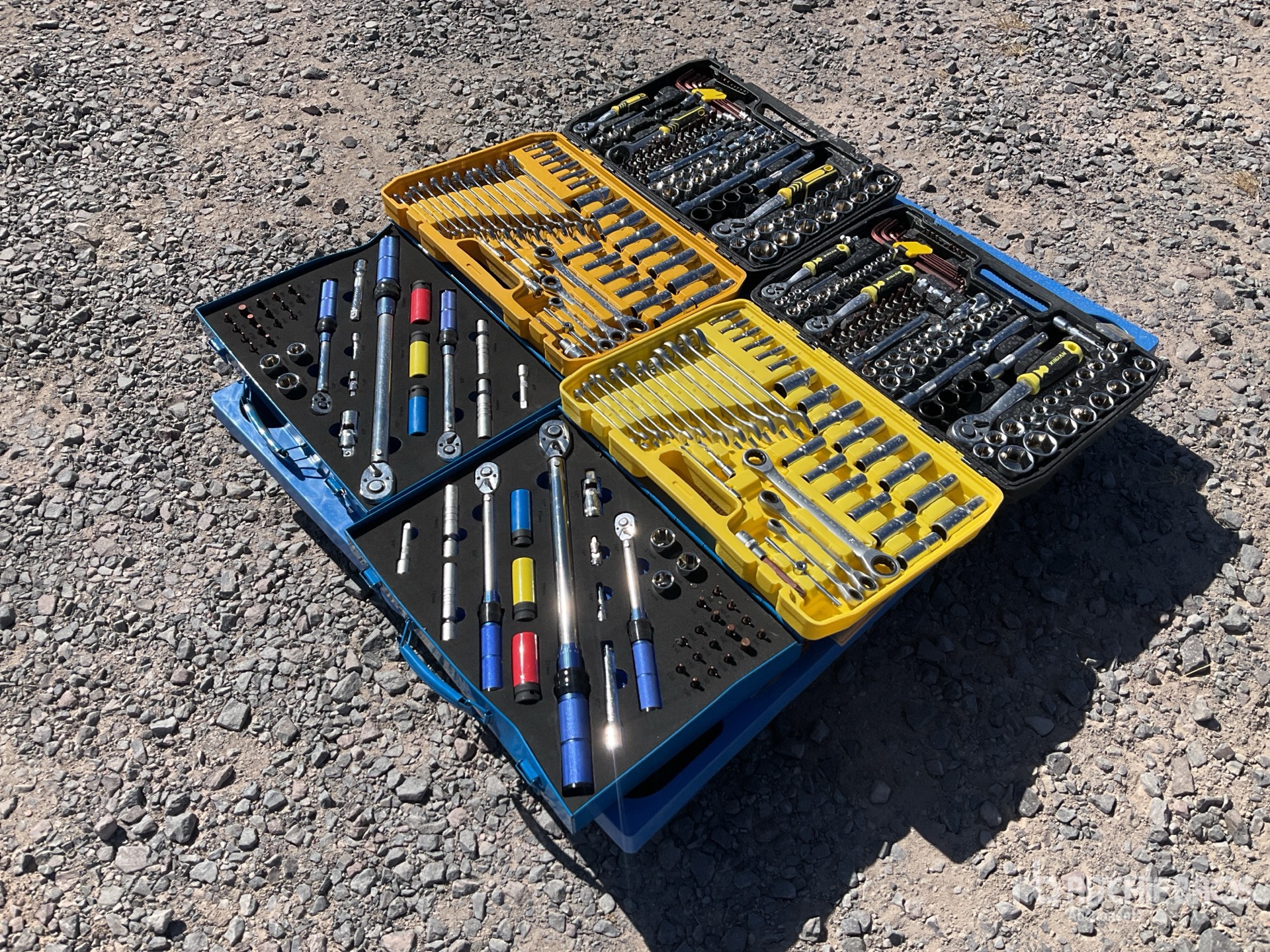 Aspect général with Image, coin avant droit