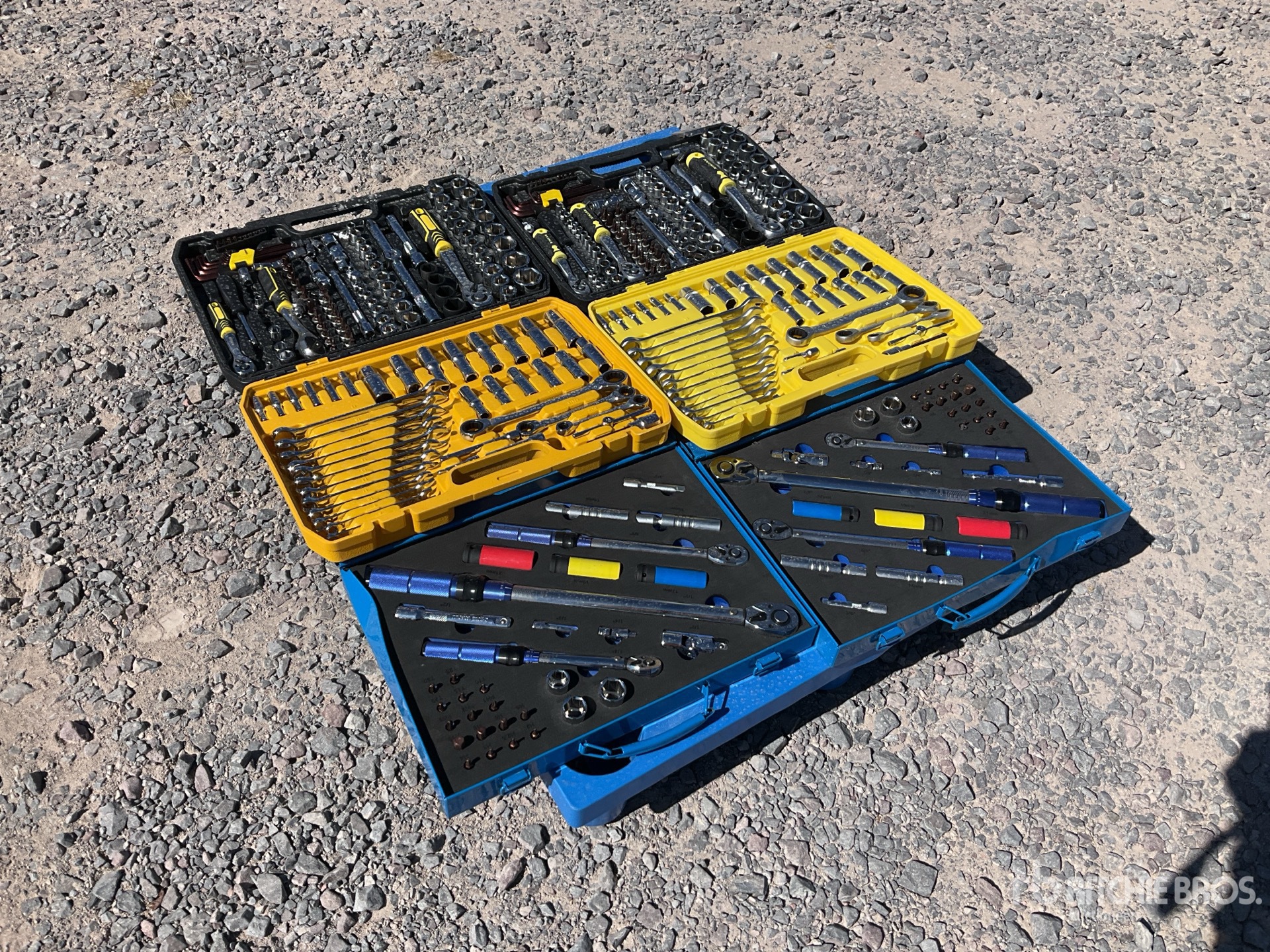 Aspect général with Image, coin arrière droit