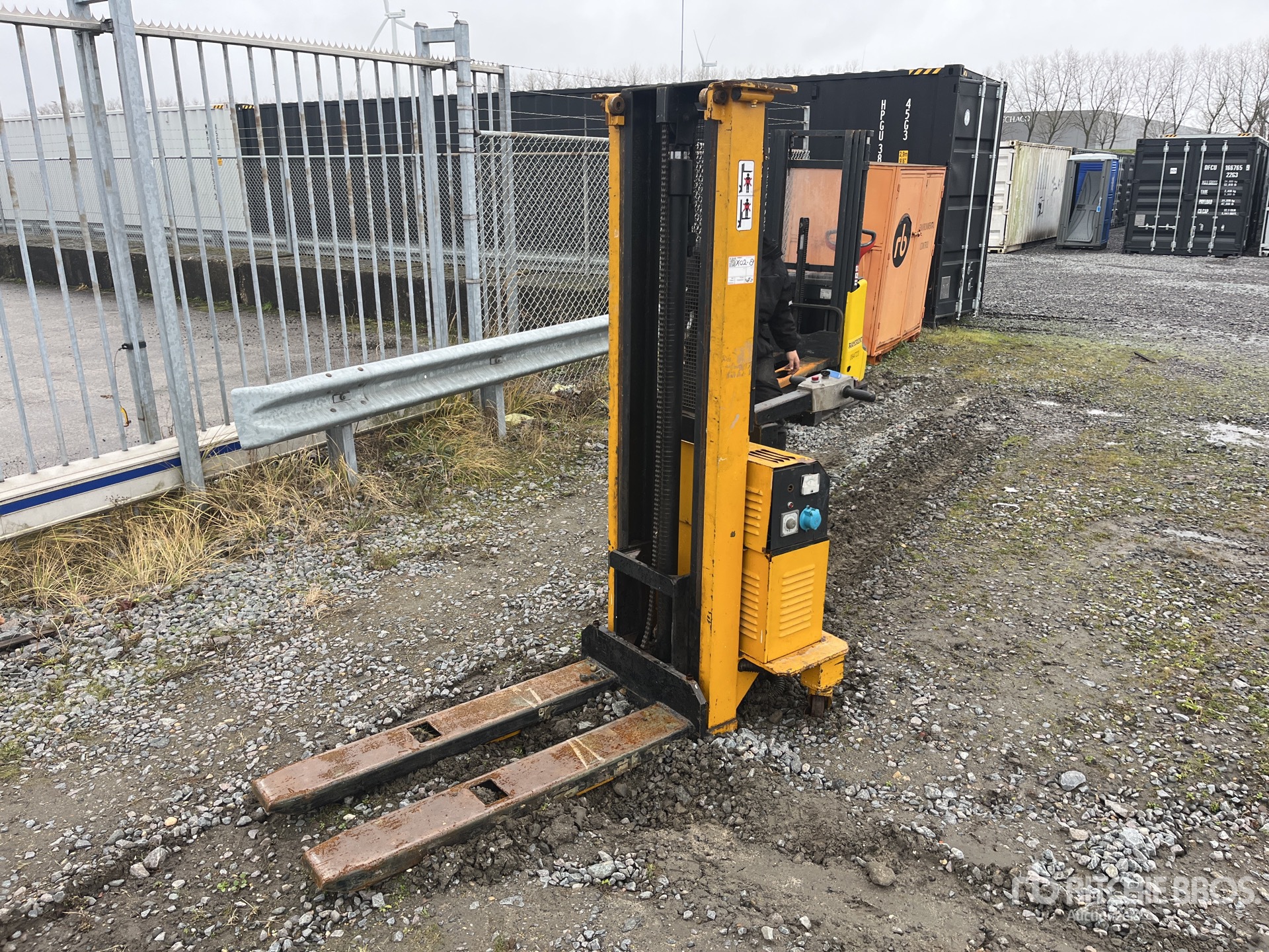 General Appearance with Bild, Ecke vorne links