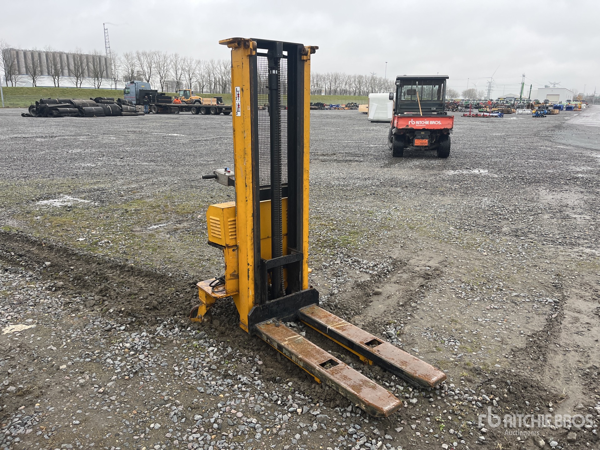 General Appearance with Bild, Ecke vorne rechts