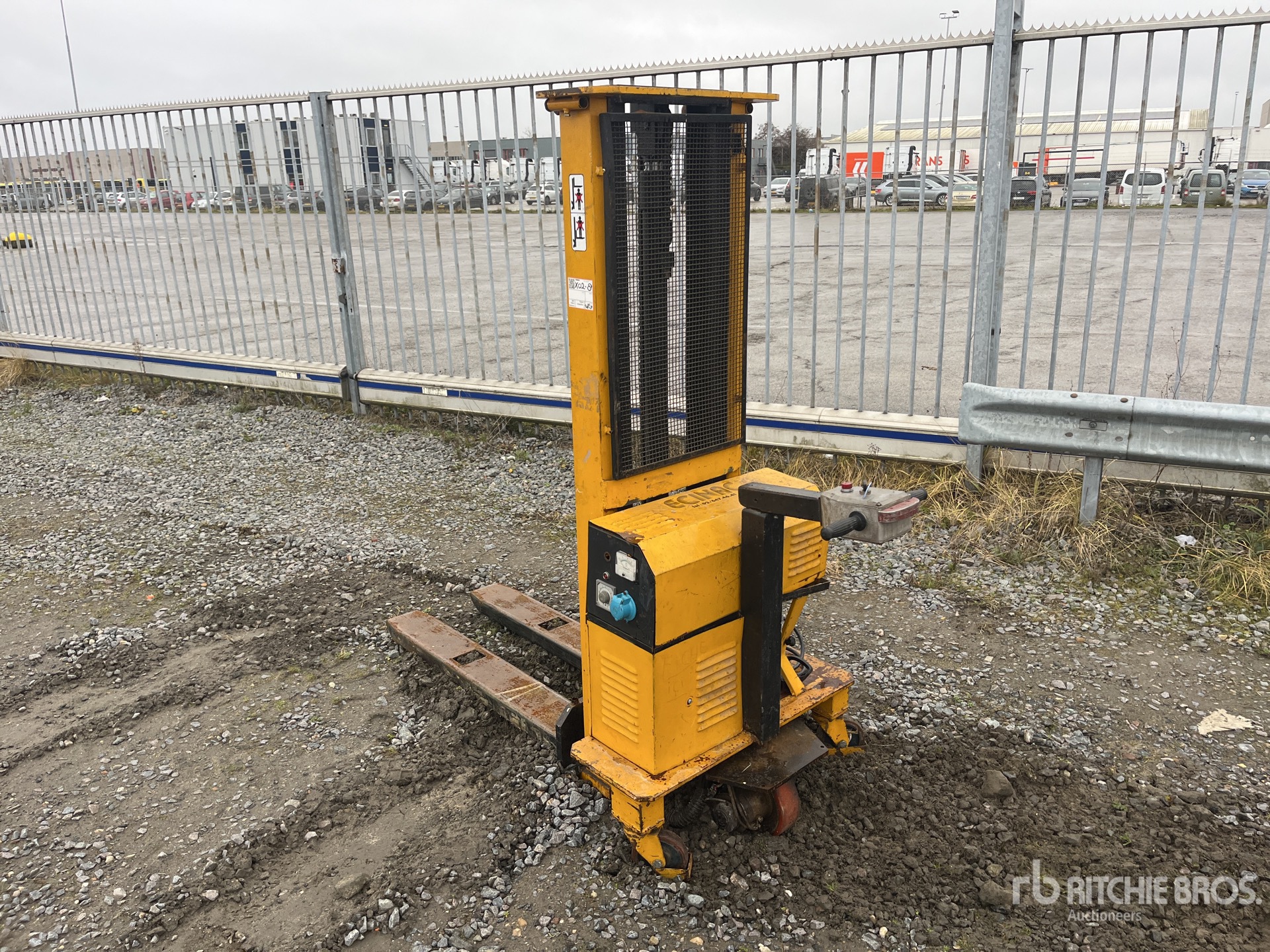 General Appearance with Bild, Ecke hinten links