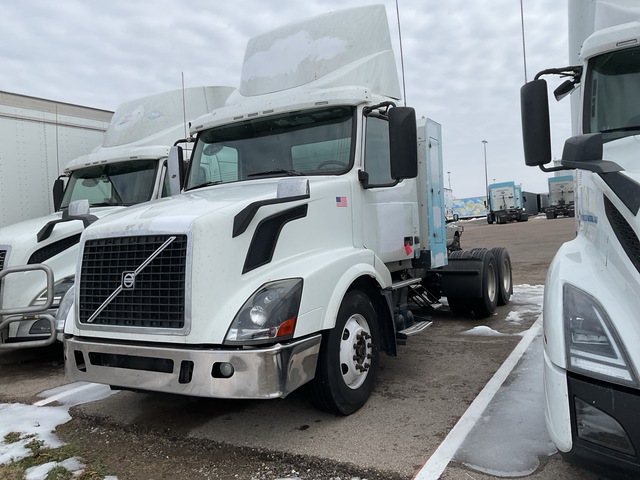 2014 Volvo VNM CNG 6x4 T/A Day Cab Truck Tractor (Inoperable)