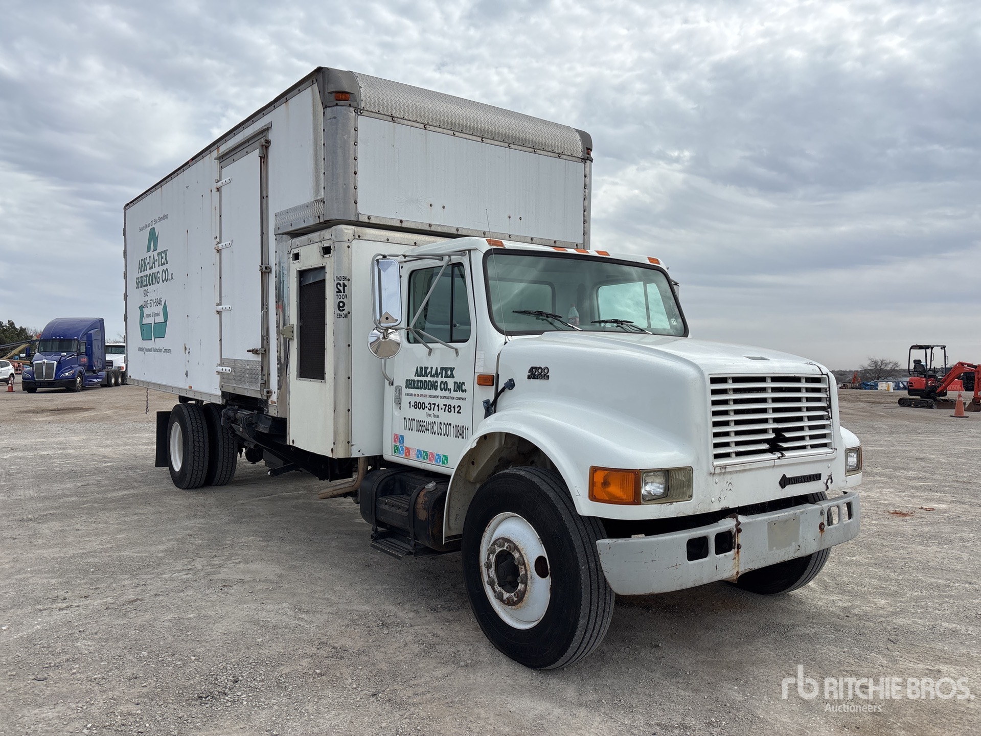 General Appearance with Picture, Right Front Corner