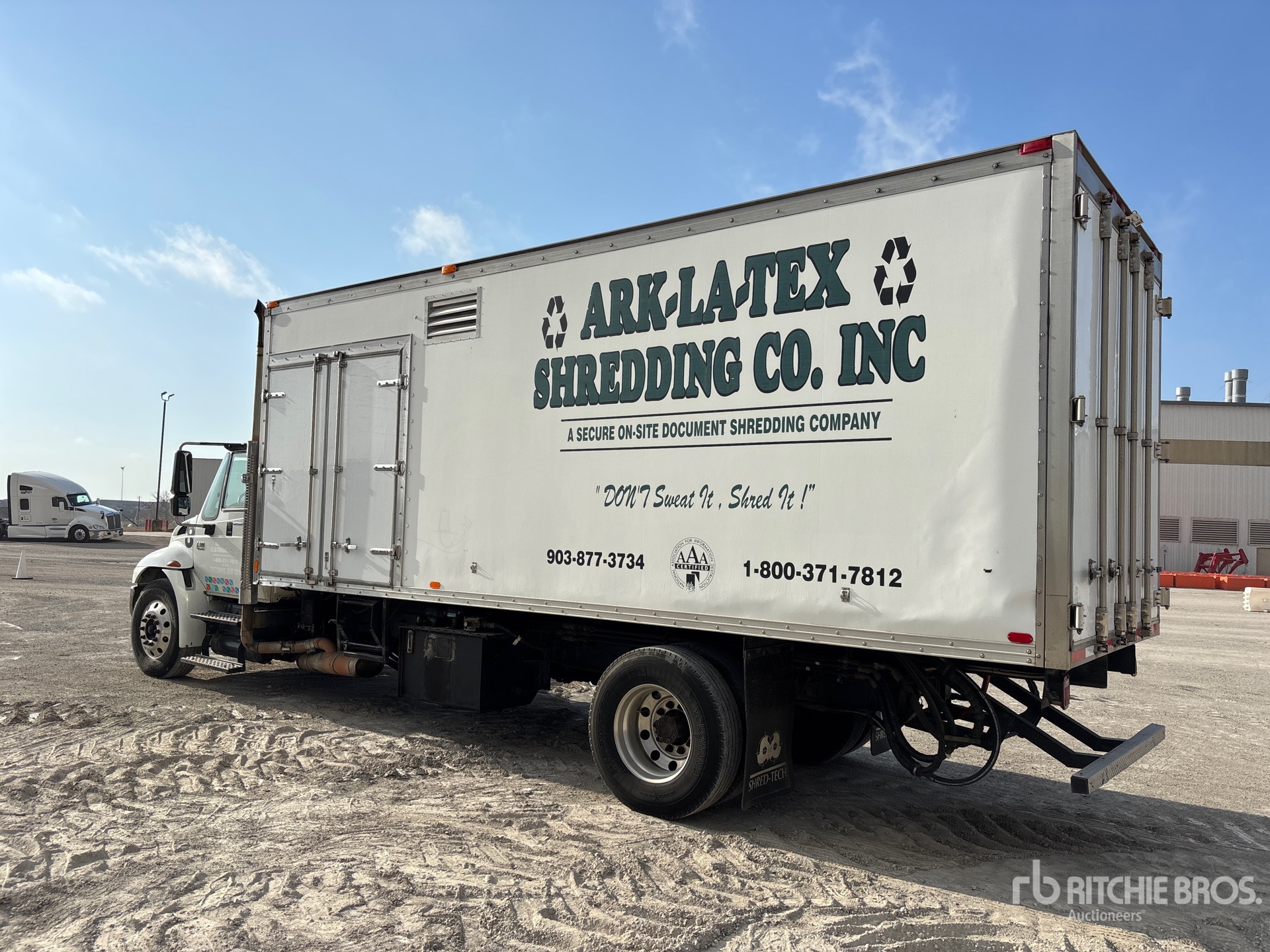 General Appearance with Bild, Ecke hinten links