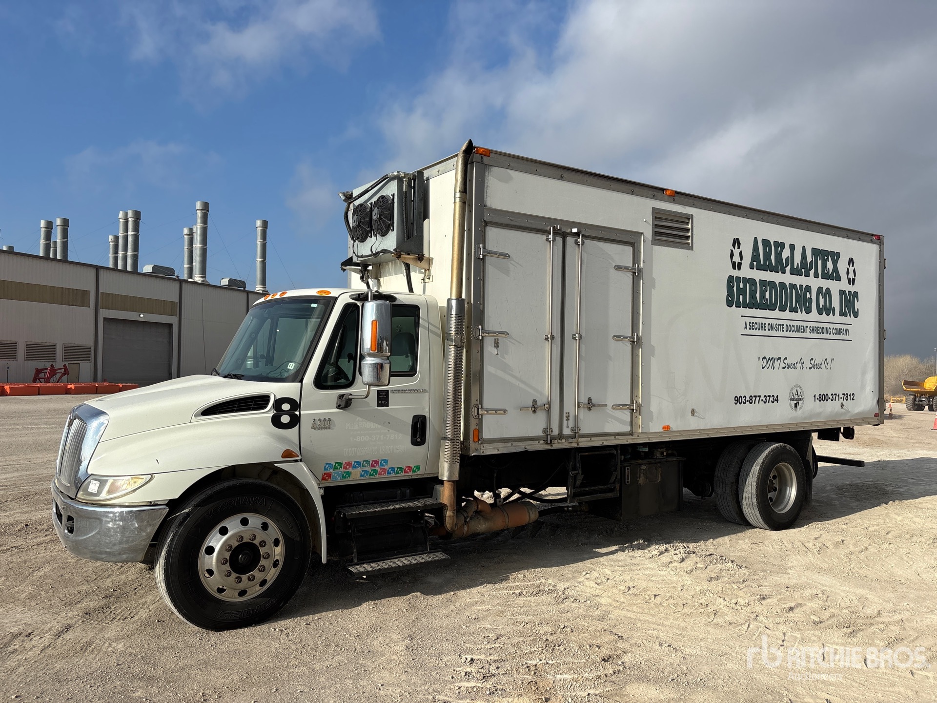 General Appearance with Bild, Ecke vorne links