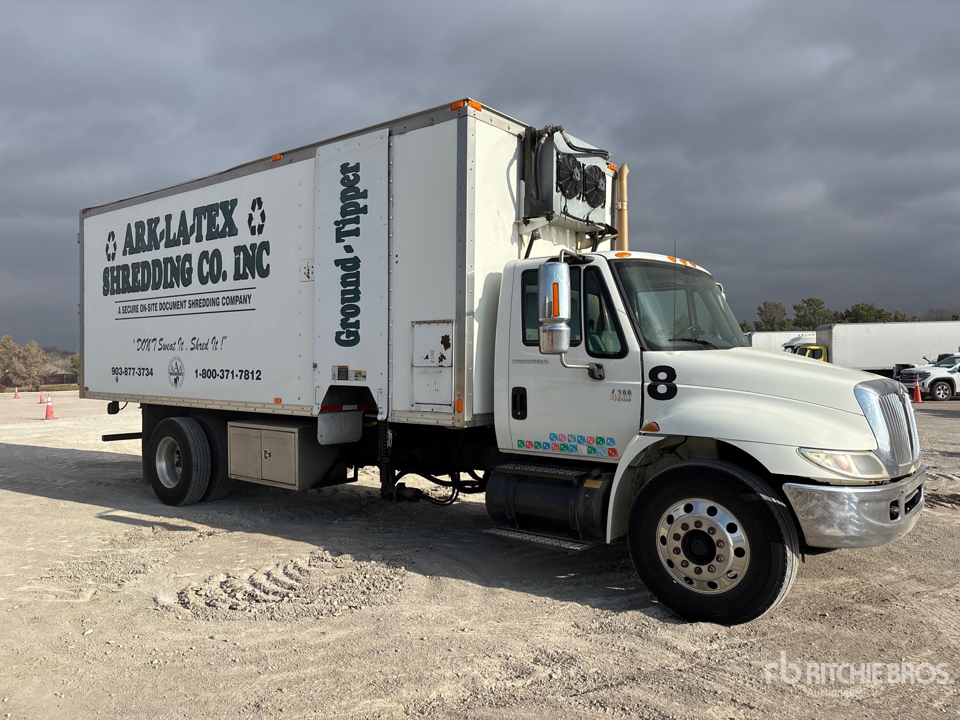 General Appearance with Bild, Ecke vorne rechts