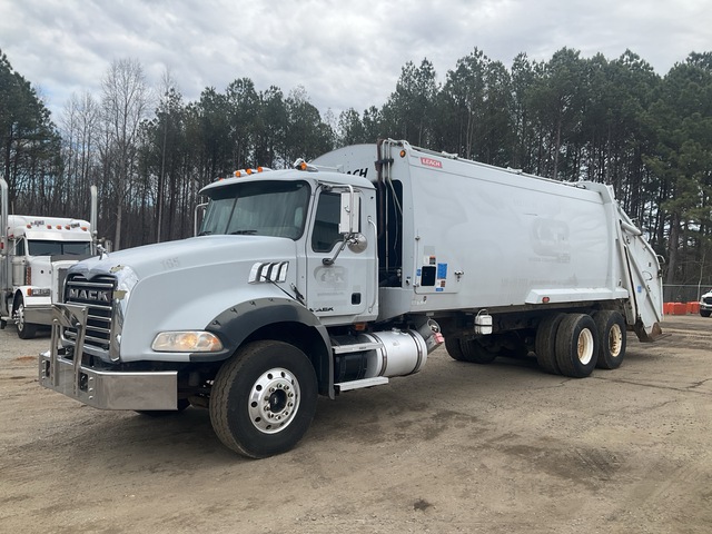 2007 Mack GU813 6x4 Rear Loader Waste Collection Truck
