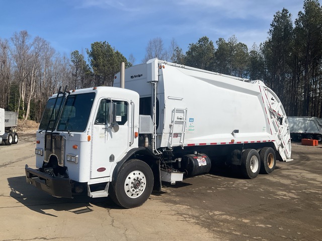 2009 Peterbilt 320 6x4 Rear Loader Waste Collection Truck