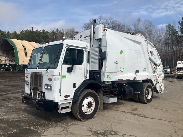 2015 Peterbilt 520 4x2 Rear Loader Waste Collection Truck
