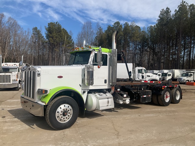2010 Peterbilt 567 6x4 Roll-Off Truck