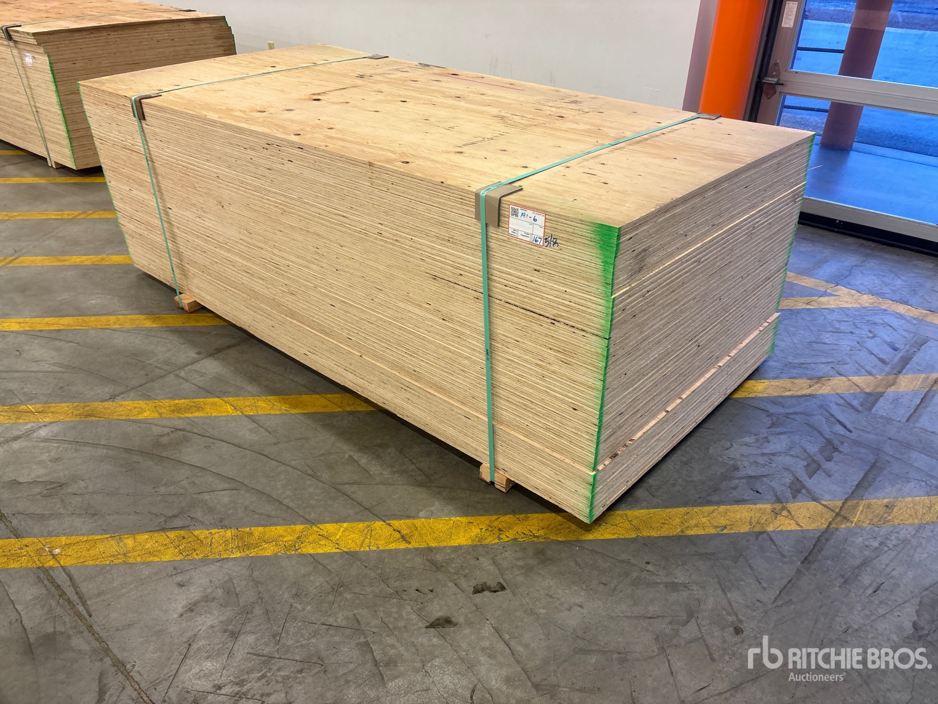 General Appearance with Bild, Ecke vorne links