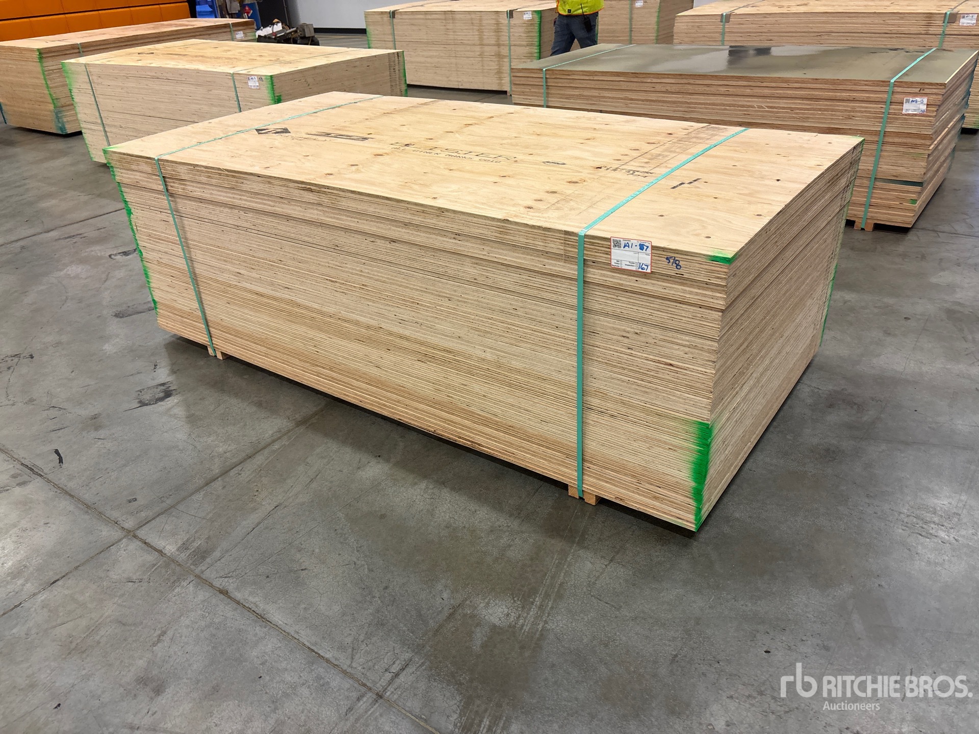 General Appearance with Bild, Ecke vorne links