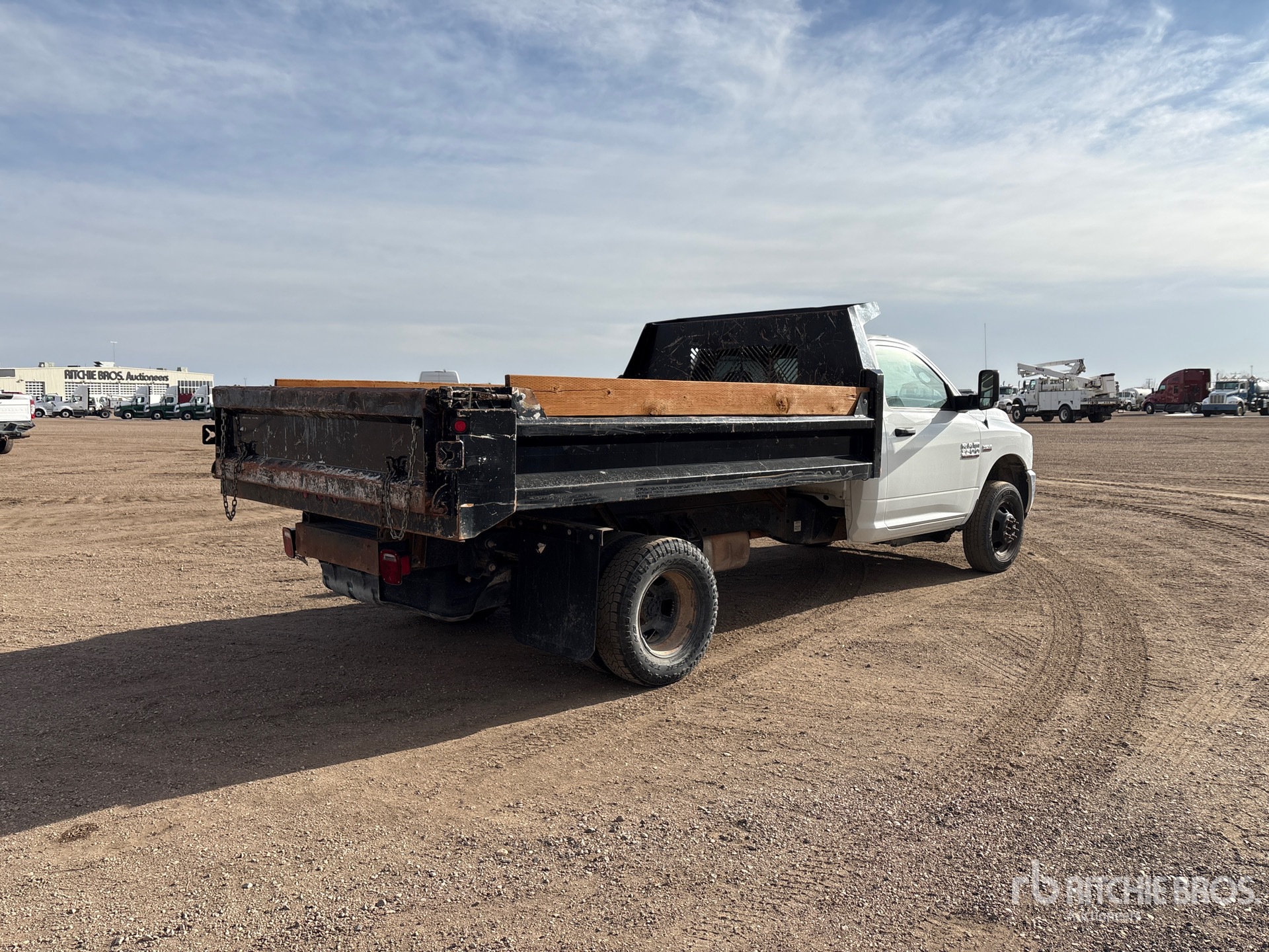 Aspect général with Image, coin arrière droit