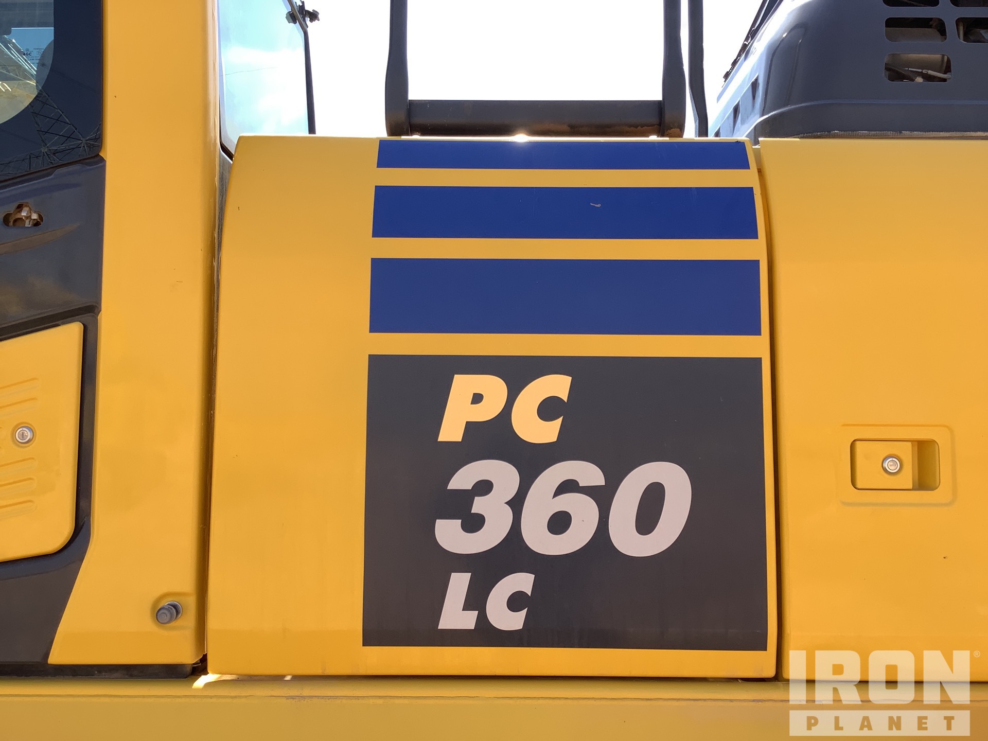 Excavator General Appearance* with Body Panels