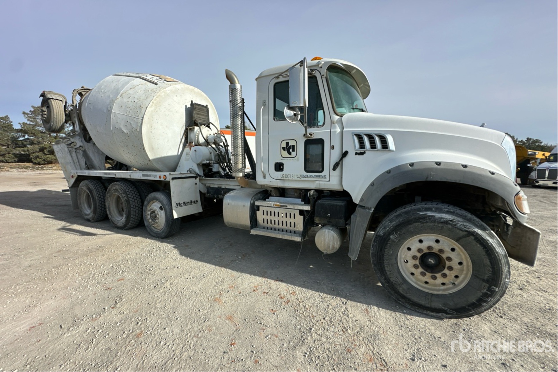 General Appearance with Bild, Ecke vorne rechts