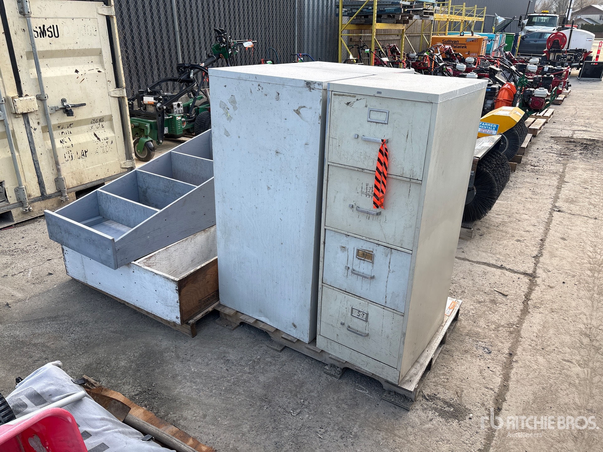 General Appearance with Picture, Right Front Corner