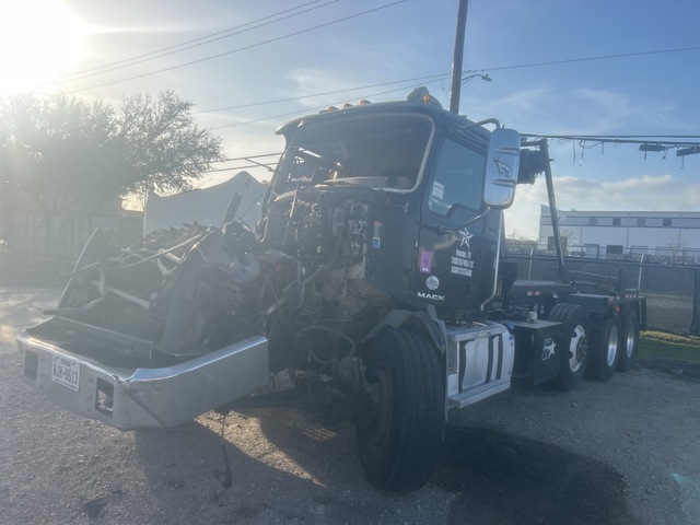 2019 Mack GU813 8x4 Roll-Off Truck (Inoperable)