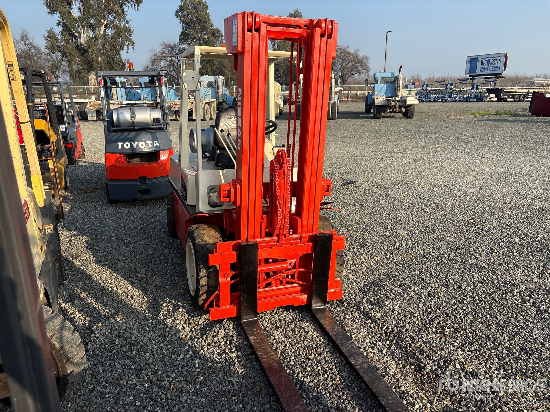 General Appearance with Picture, Right Front Corner