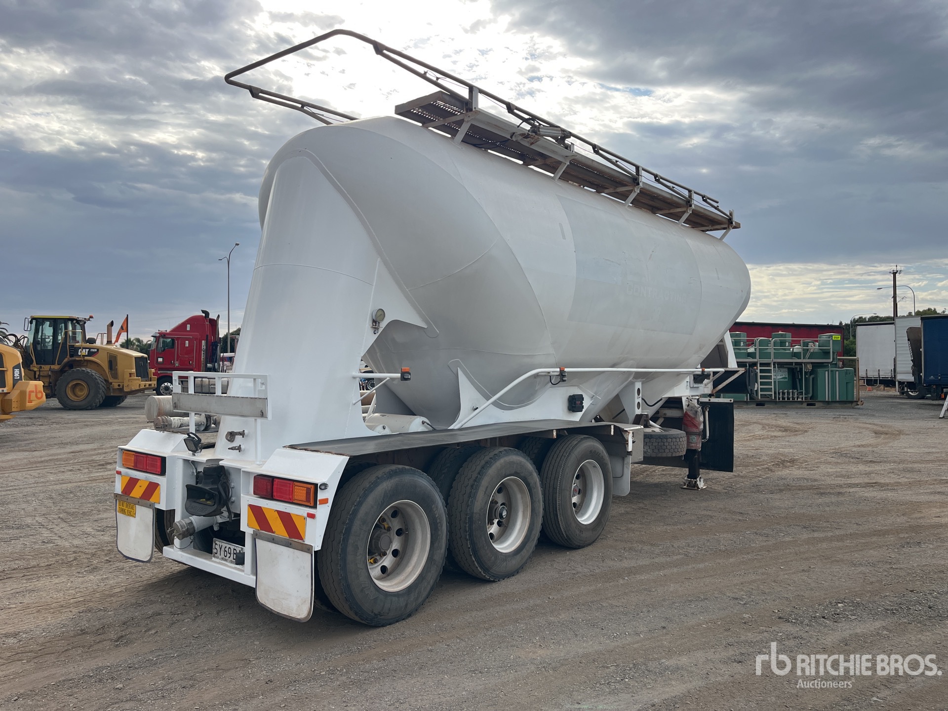 General Appearance with Foto, angolo anteriore sinistro