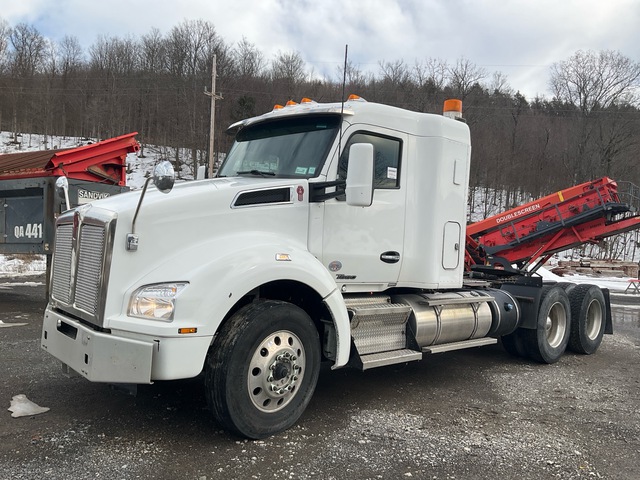 2021 Kenworth T880 6x4 T/A Sleeper Truck Tractor 2021 Kenworth T880 6x4 T/A Sleeper Truck Tractor
