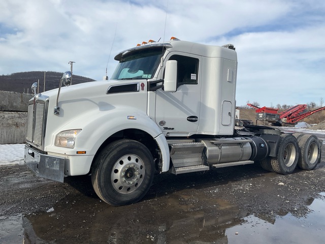 2021 Kenworth T880 6x4 T/A Sleeper Truck Tractor 2021 Kenworth T880 6x4 T/A Sleeper Truck Tractor